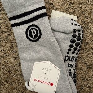 Pure Barre by Tavi Light Gray & Black Grip Socks